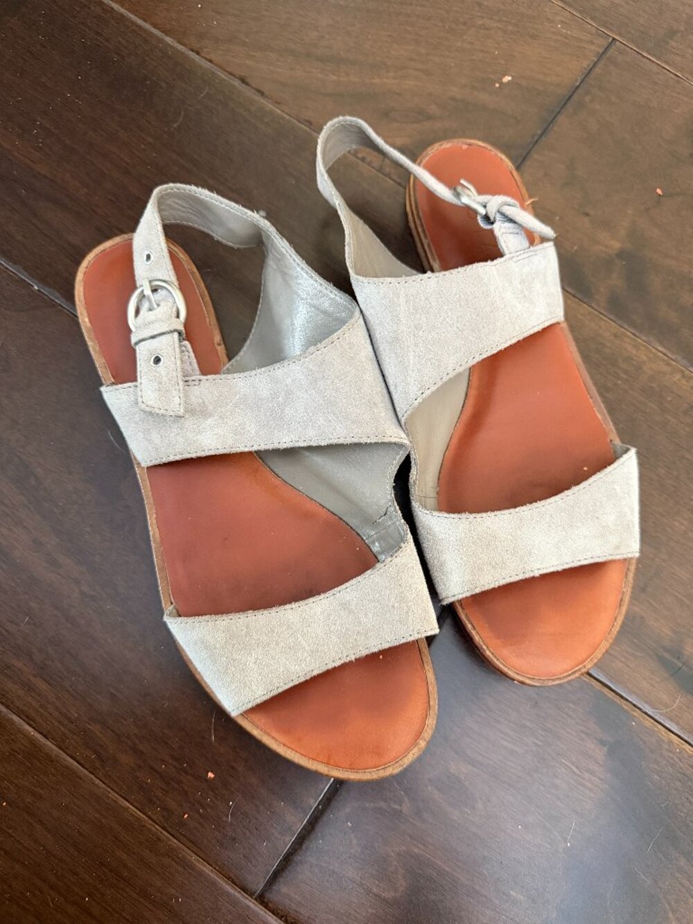 1 State Calen Taupe Gray Suede Buckle Flat Sandals Size 8